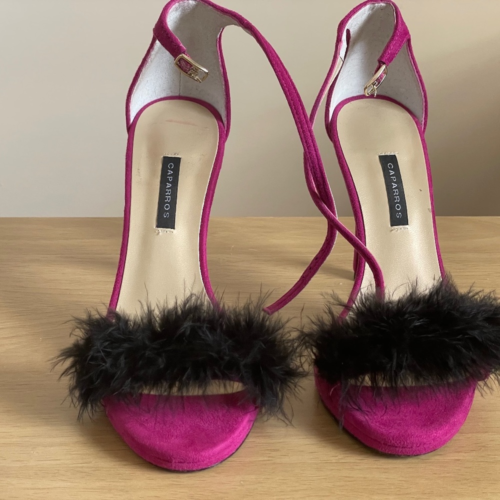 Caparros Fuschia feather pump